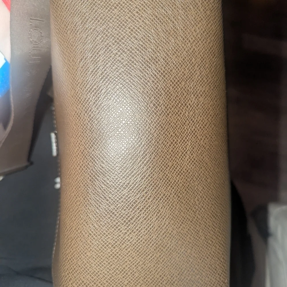 Authentic Yaranga Camera bag Louis Vuitton..Unisex